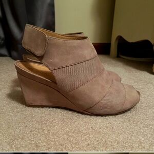 Leather wedge heel shoes